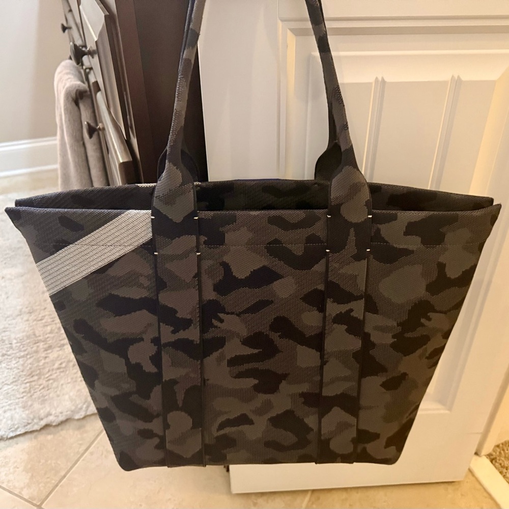 Rothy’s Black Camo Lightweight Tote Bag